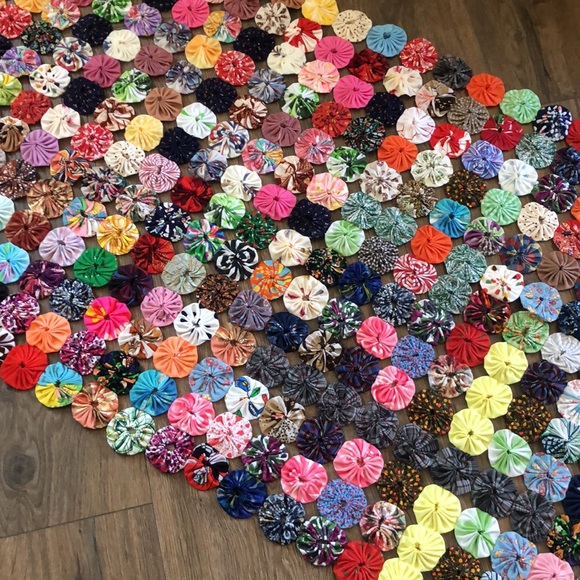 Vntg YO YO Scrap QUILT TOP 48.5”X 27.5” 2” circles SUPER CONDITION - Picture 1 of 3